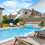 Serenita With Heated Pool 빌라 *