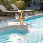 Serenita With Heated Pool 빌라