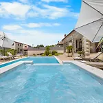 Serenita With Heated Pool * Cabrunici