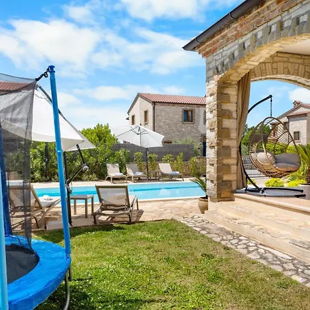 فيلة Serenita With Heated Pool Cabrunici