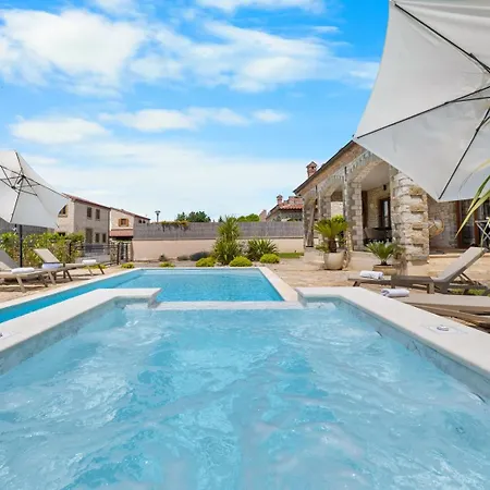 Serenita With Heated Pool * Cabrunici