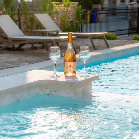 Serenita With Heated Pool فيلة
