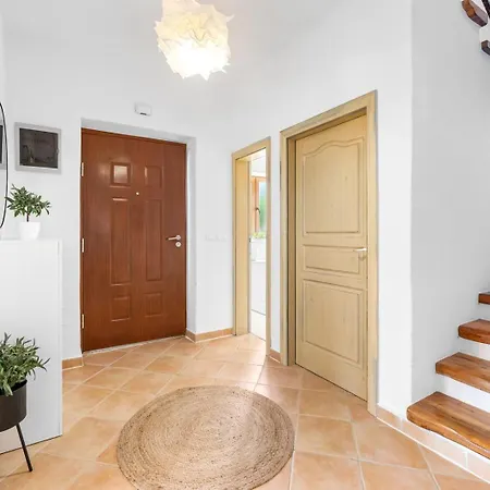 Serenita With Heated Pool Cabrunici